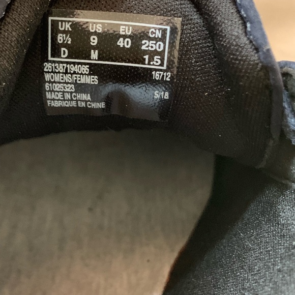 Clarks Cloudsteppers blue 'Step Move Fly' sneakers - Picture 10 of 10